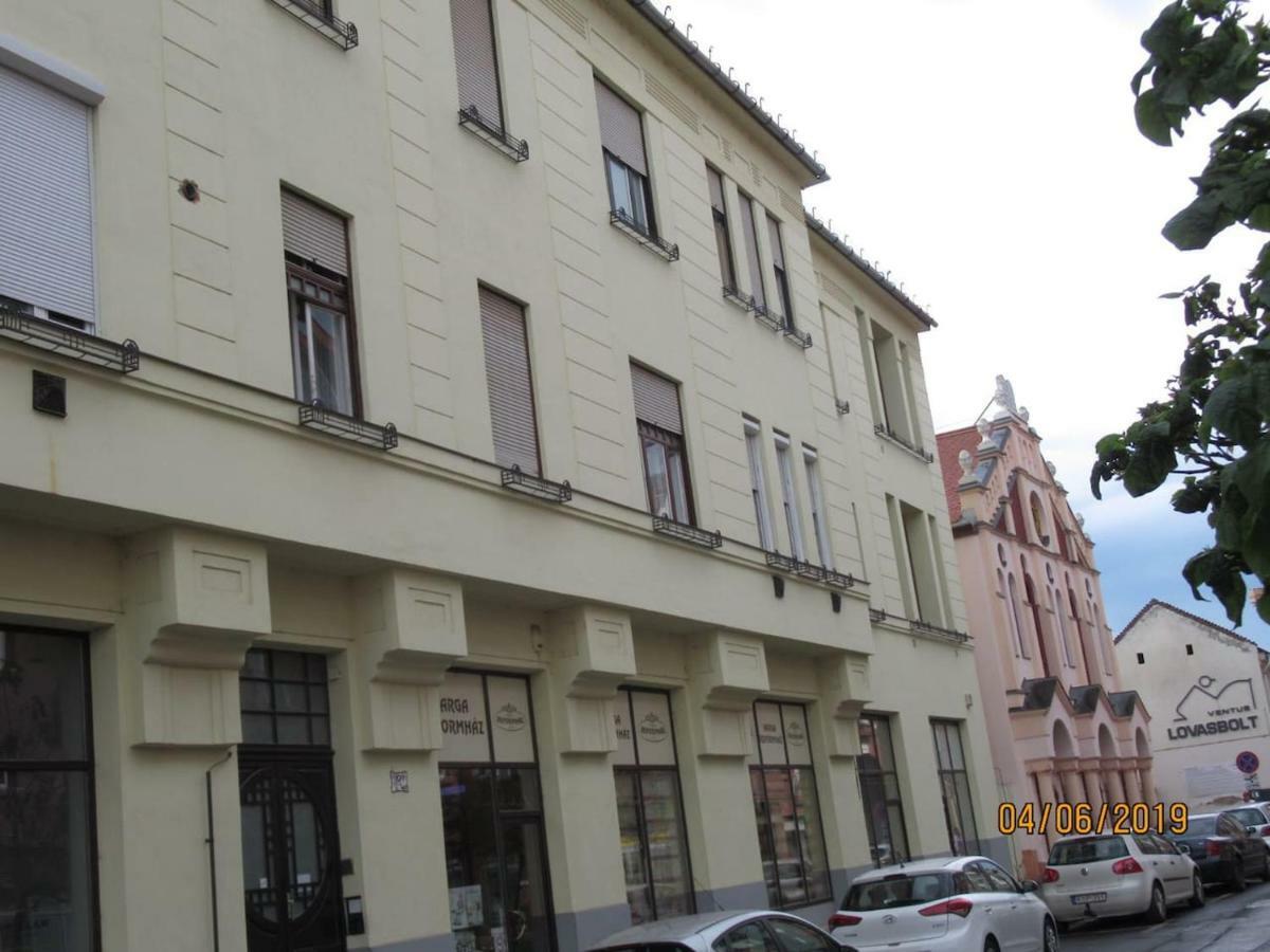 Pasti Central Apartment. Debrecín Exteriér fotografie